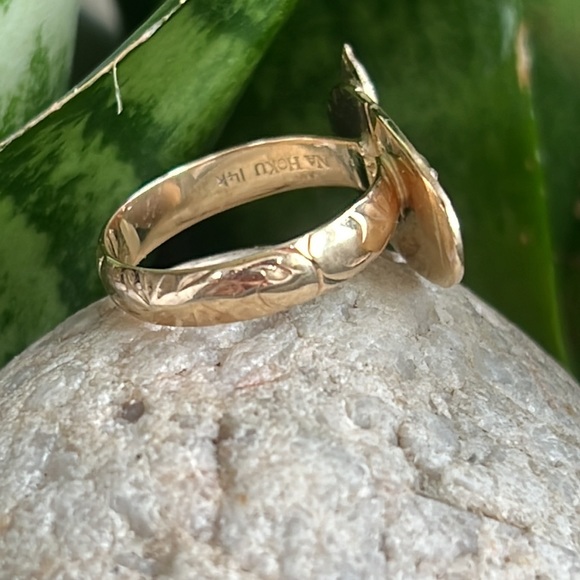 14k gold ring with horse and crosshatch background - Picture 12 of 17